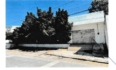 Terreno con construcción en venta  en Campeche Av resurgimiento en esquina