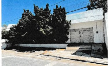 Terreno con construcción en venta  en Campeche Av resurgimiento en esquina