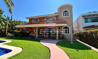 CASA EN VENTA EN CLUB SANTIAGO, MANZANILLO, COLIMA