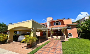 CASA EN VENTA EN CLUB SANTIAGO, MANZANILLO, COLIMA