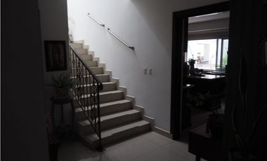 Venta y Alquiler: Casa en Altos del Golf