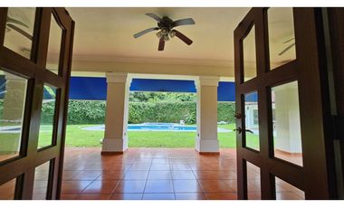 SE VENDE O SE ALQUILA CASA EN EL DORADO