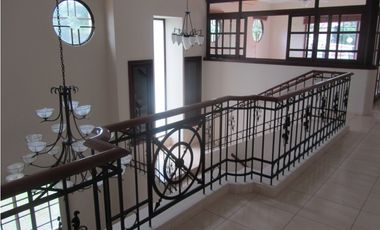 SE VENDE O SE ALQUILA CASA EN EL DORADO