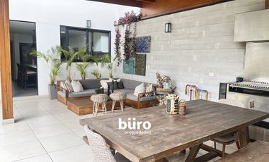 ESPECTACULAR CASA EN VENTA EN SURCO DE 3/4 DORM JARDIN GRANDE