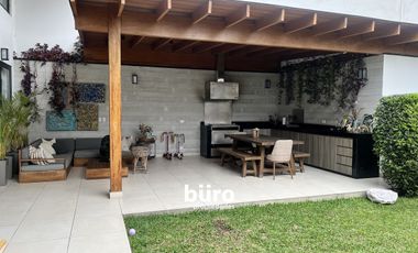 ESPECTACULAR CASA EN VENTA EN SURCO DE 3/4 DORM JARDIN GRANDE