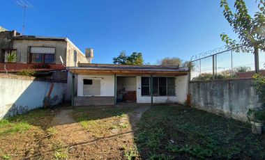 Casa - en Victoria - para refaccionar.