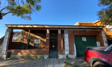 Casa - en Victoria - para refaccionar.