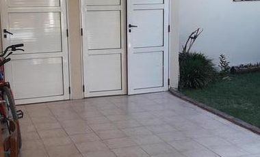 Chalet 3 ambientes en lote de 10x20mts - Temperley
