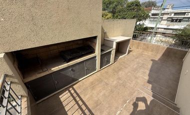 Moderna Casa de 4 dormitorios en Cofico con patio y piscina