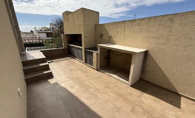 Moderna Casa de 4 dormitorios en Cofico con patio y piscina