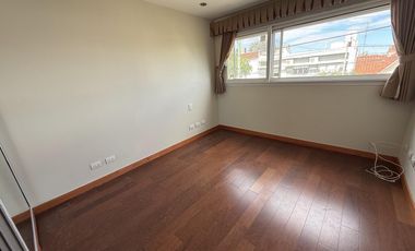 Moderna Casa de 4 dormitorios en Cofico con patio y piscina