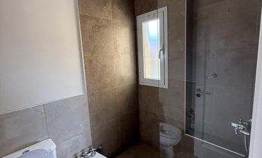 Moderna Casa de 4 dormitorios en Cofico con patio y piscina
