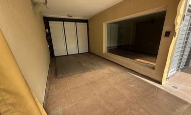 Moderna Casa de 4 dormitorios en Cofico con patio y piscina