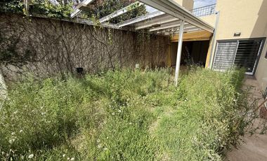 Moderna Casa de 4 dormitorios en Cofico con patio y piscina