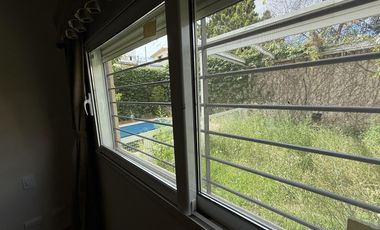 Moderna Casa de 4 dormitorios en Cofico con patio y piscina