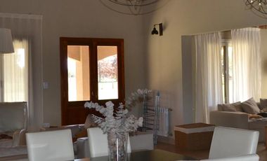 Casa a la venta en  Estancias Las Lilas, lujan