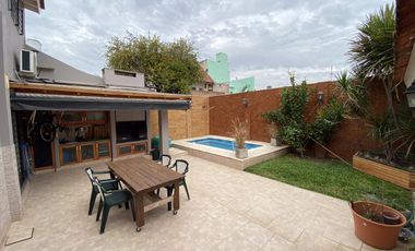 Casa  en Venta - 5 amb.  - Ramos Mejia Sur -