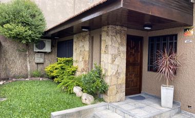 Casa  en Venta - 5 amb.  - Ramos Mejia Sur -