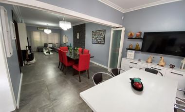 Casa  en Venta - 5 amb.  - Ramos Mejia Sur -