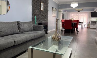 Casa  en Venta - 5 amb.  - Ramos Mejia Sur -