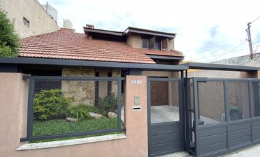 Casa  en Venta - 5 amb.  - Ramos Mejia Sur -