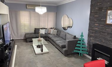 Casa  en Venta - 5 amb.  - Ramos Mejia Sur -
