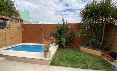 Casa  en Venta - 5 amb.  - Ramos Mejia Sur -