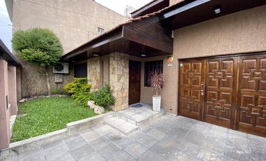 Casa  en Venta - 5 amb.  - Ramos Mejia Sur -