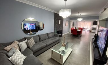 Casa  en Venta - 5 amb.  - Ramos Mejia Sur -