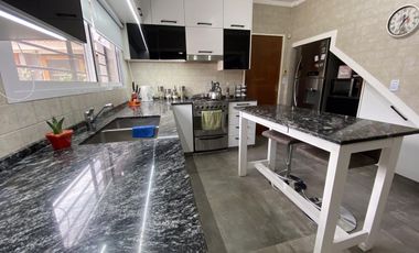 Casa  en Venta - 5 amb.  - Ramos Mejia Sur -