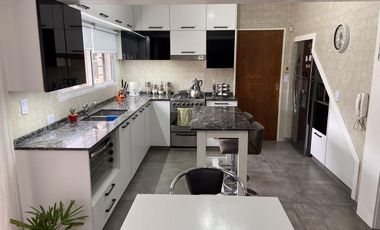 Casa  en Venta - 5 amb.  - Ramos Mejia Sur -