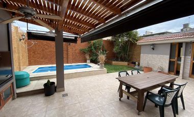 Casa  en Venta - 5 amb.  - Ramos Mejia Sur -