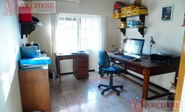 Casa en  VENTA ubicada en  Castelar Norte