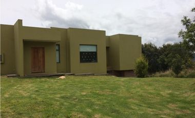 VENDO CASA CAMPESTRE EN PARCELACIÓN - LA CALERA  SANTA HELENA - URGEME