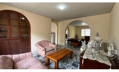 Casa de dos pisos en alquiler - Barrio Parque Lineal Palmira Valle