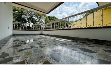 Casa de dos pisos en alquiler - Barrio Parque Lineal Palmira Valle