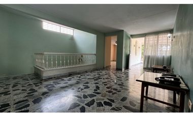 Casa de dos pisos en alquiler - Barrio Parque Lineal Palmira Valle