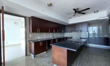 Alquiler y Venta: Apartamento en The Point, Paitilla