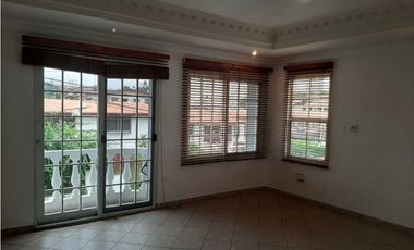 ALQUILER CASA EN BETANIA CLUB X 400M2  YM
