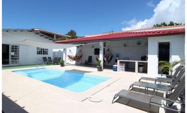 VENTA DE CASA  DE PLAYA EN COSTA ESMERALDA