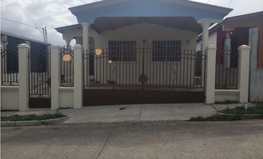 SE ALQUILA CASA EN BRISAS DEL GOLF