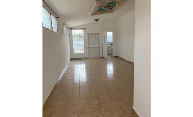 SE ALQUILA CASA EN BRISAS DEL GOLF