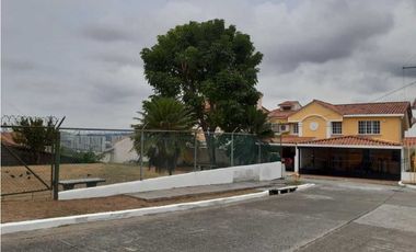 VENDO  CASA DE 4 NIVELES EN TUMBA MUERTO LIMAJO