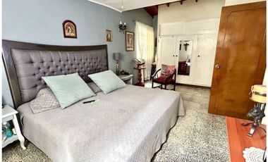 SE VENDE CASA 2do PISO CON AIRE EN LA AMERICA NIZA