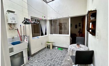 SE VENDE CASA 2do PISO CON AIRE EN LA AMERICA NIZA