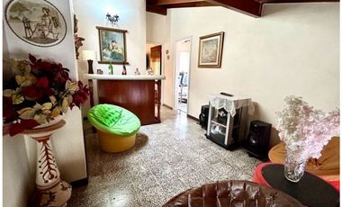 SE VENDE CASA 2do PISO CON AIRE EN LA AMERICA NIZA