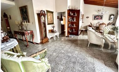 SE VENDE CASA 2do PISO CON AIRE EN LA AMERICA NIZA