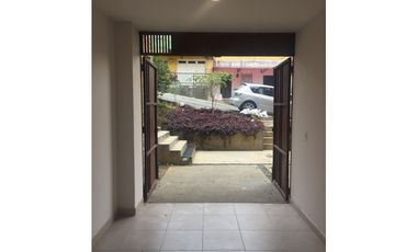 Local en Arriendo, Manrique, Medellín  / 15m²