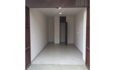 Local en Arriendo, Manrique, Medellín  / 15m²