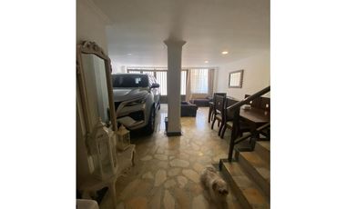 vende casa en corales area 240 acabados de ensueño